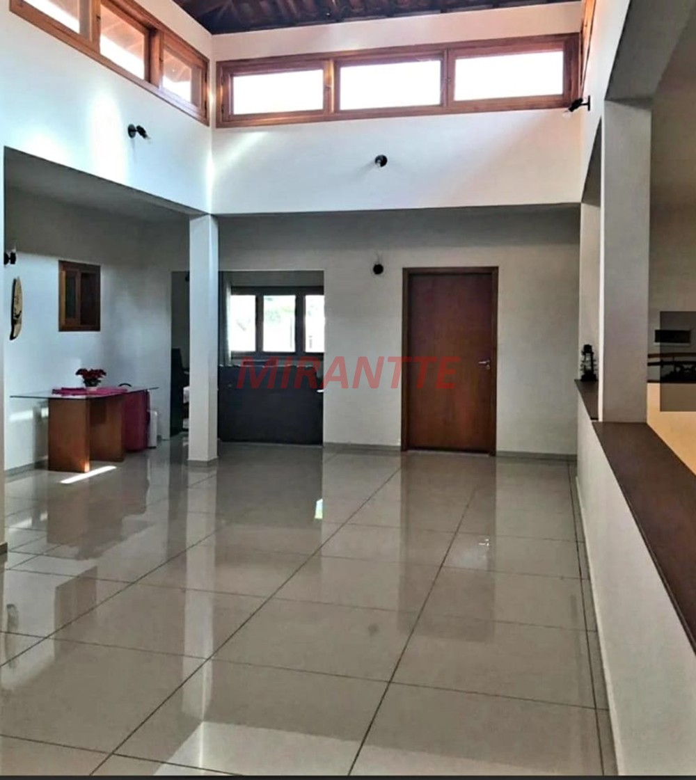 Cond. fechado de 582m² com 4 quartos em Morro Alto