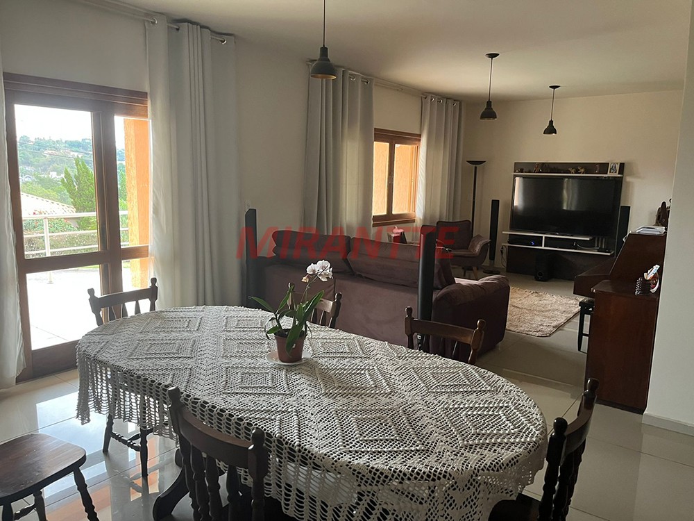 Cond. fechado de 582m² com 4 quartos em Morro Alto