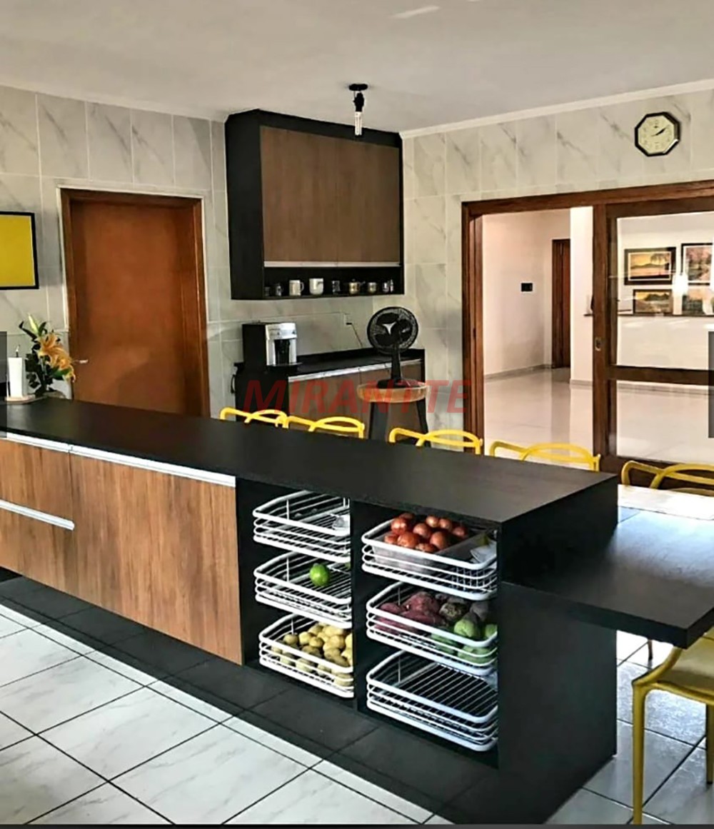 Cond. fechado de 582m² com 4 quartos em Morro Alto
