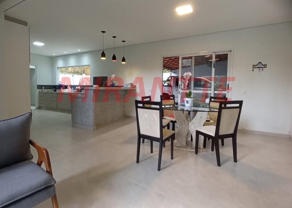 Sobrado de 262.53m² com 4 quartos em Serra Da Cantareira