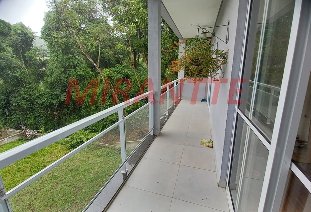 Sobrado de 262.53m² com 4 quartos em Serra Da Cantareira