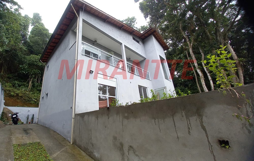 Sobrado de 262.53m² com 4 quartos em Serra Da Cantareira