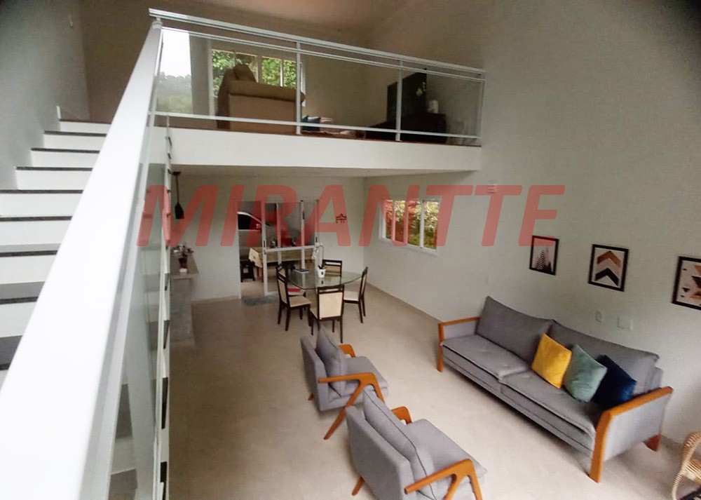 Sobrado de 262.53m² com 4 quartos em Serra Da Cantareira