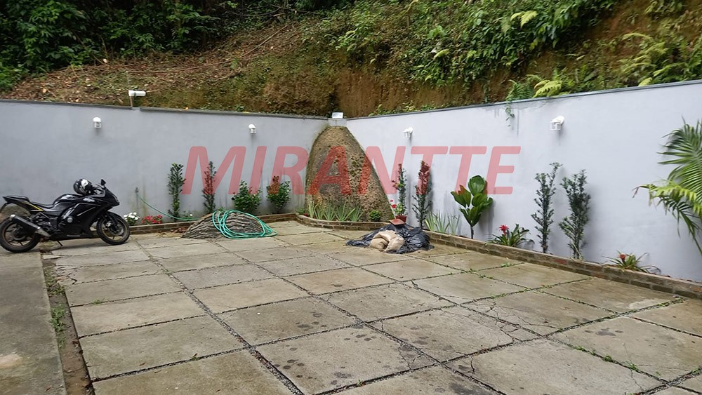 Sobrado de 262.53m² com 4 quartos em Serra Da Cantareira