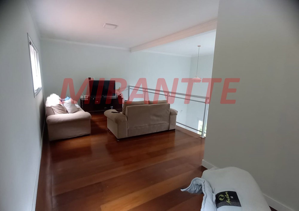 Sobrado de 262.53m² com 4 quartos em Serra Da Cantareira