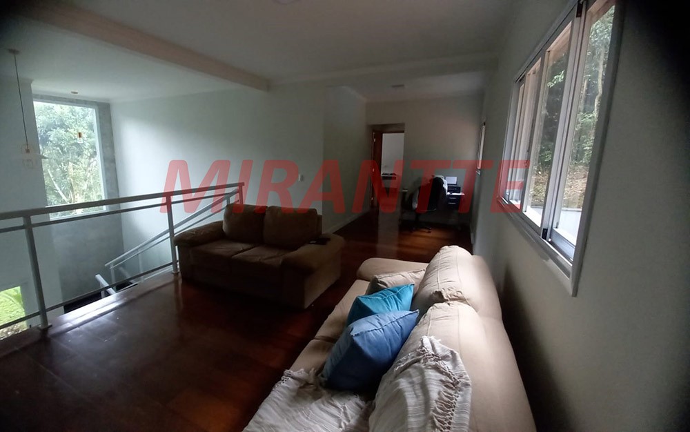 Sobrado de 262.53m² com 4 quartos em Serra Da Cantareira