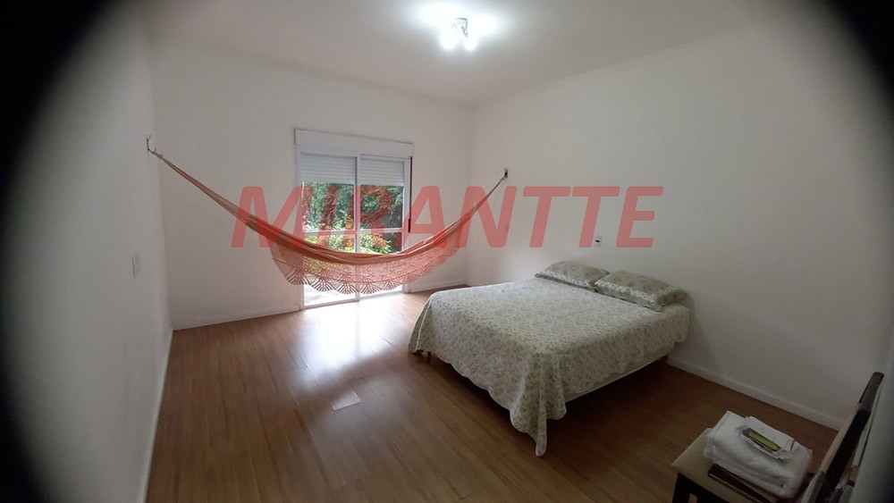 Sobrado de 262.53m² com 4 quartos em Serra Da Cantareira