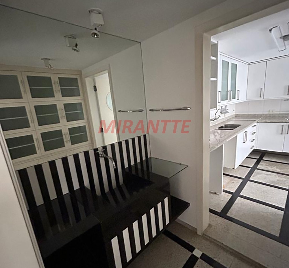Sobrado de 693m² com 8 quartos em Lapa
