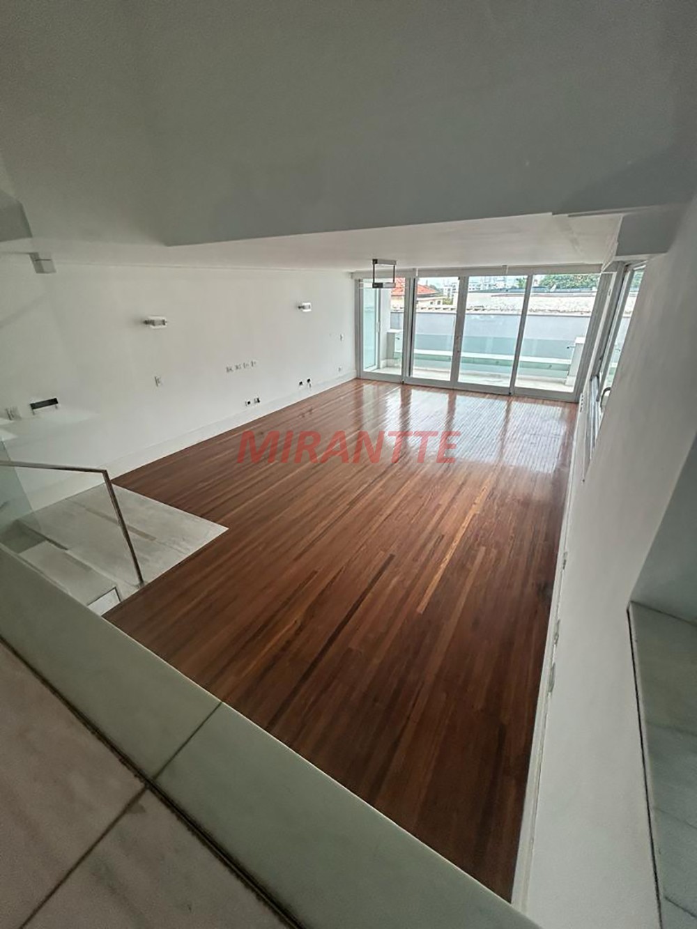 Sobrado de 693m² com 8 quartos em Lapa