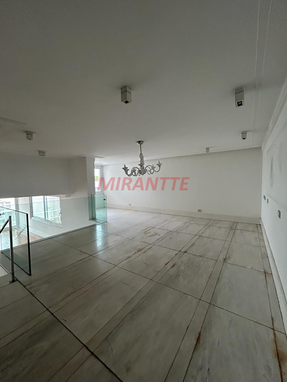 Sobrado de 693m² com 8 quartos em Lapa