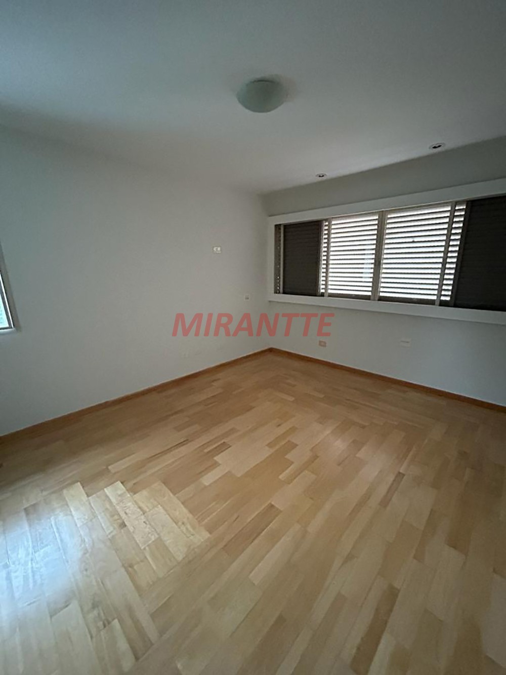 Sobrado de 693m² com 8 quartos em Lapa