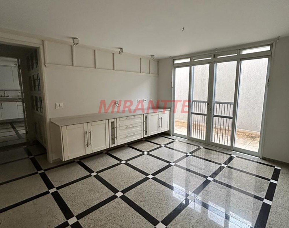 Sobrado de 693m² com 8 quartos em Lapa