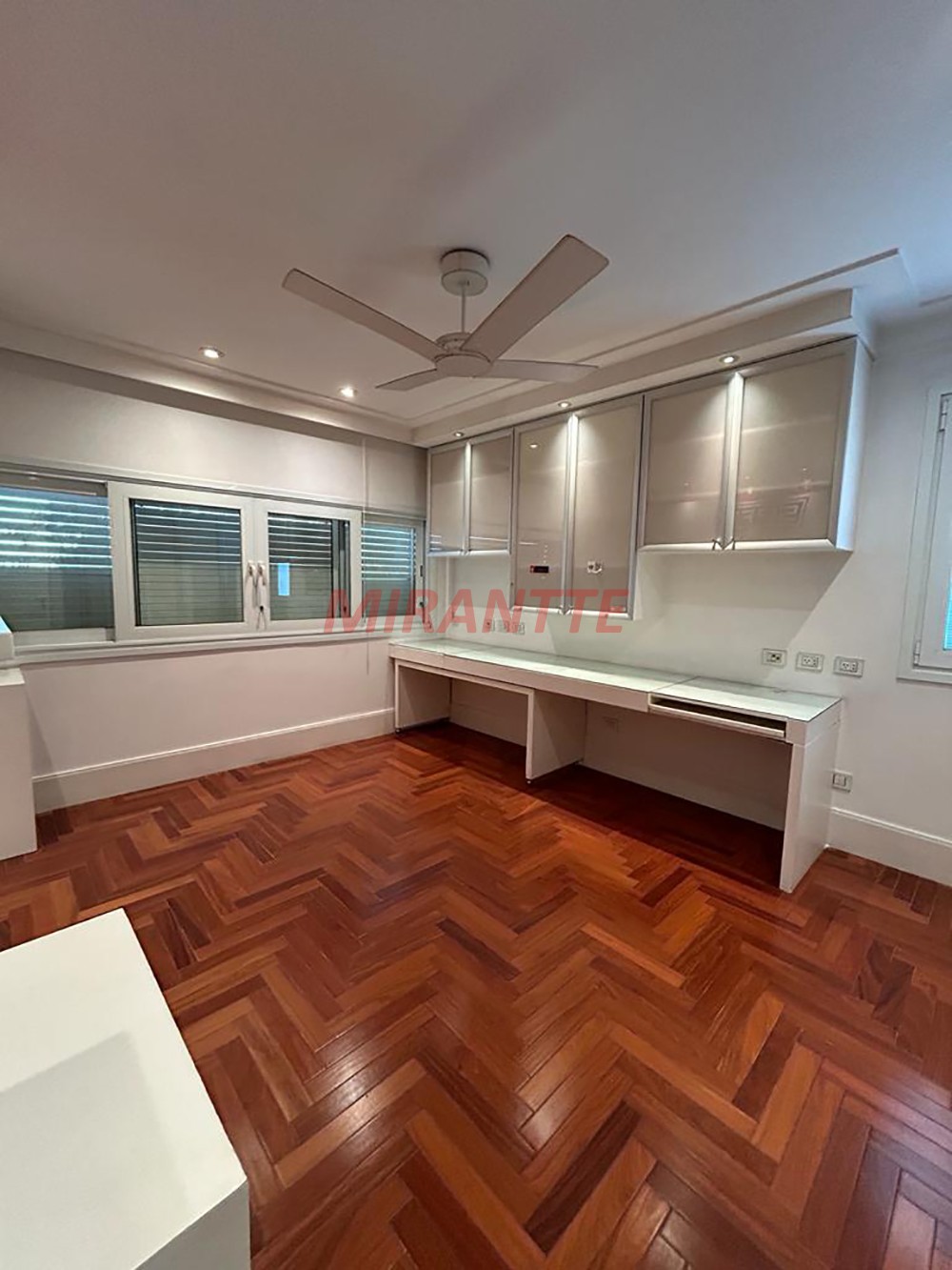 Sobrado de 693m² com 8 quartos em Lapa