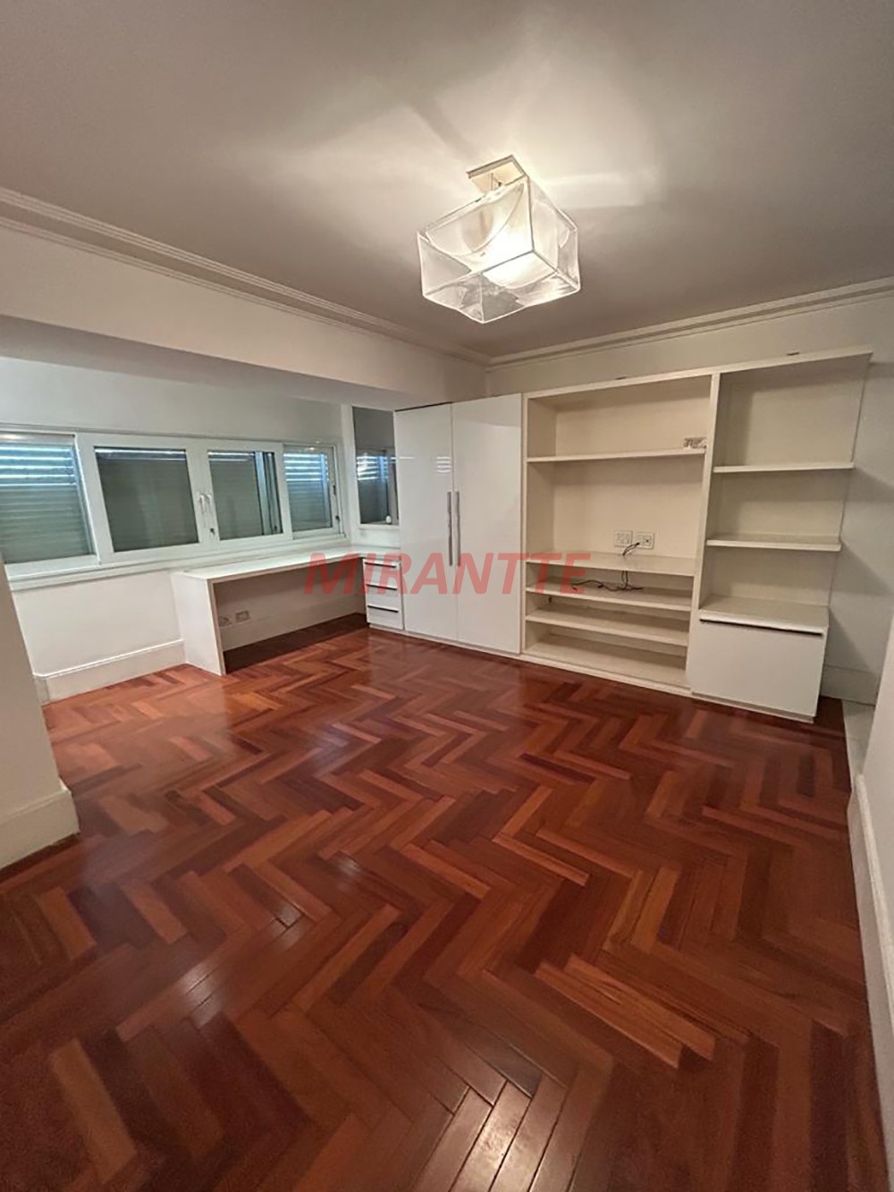 Sobrado de 693m² com 8 quartos em Lapa