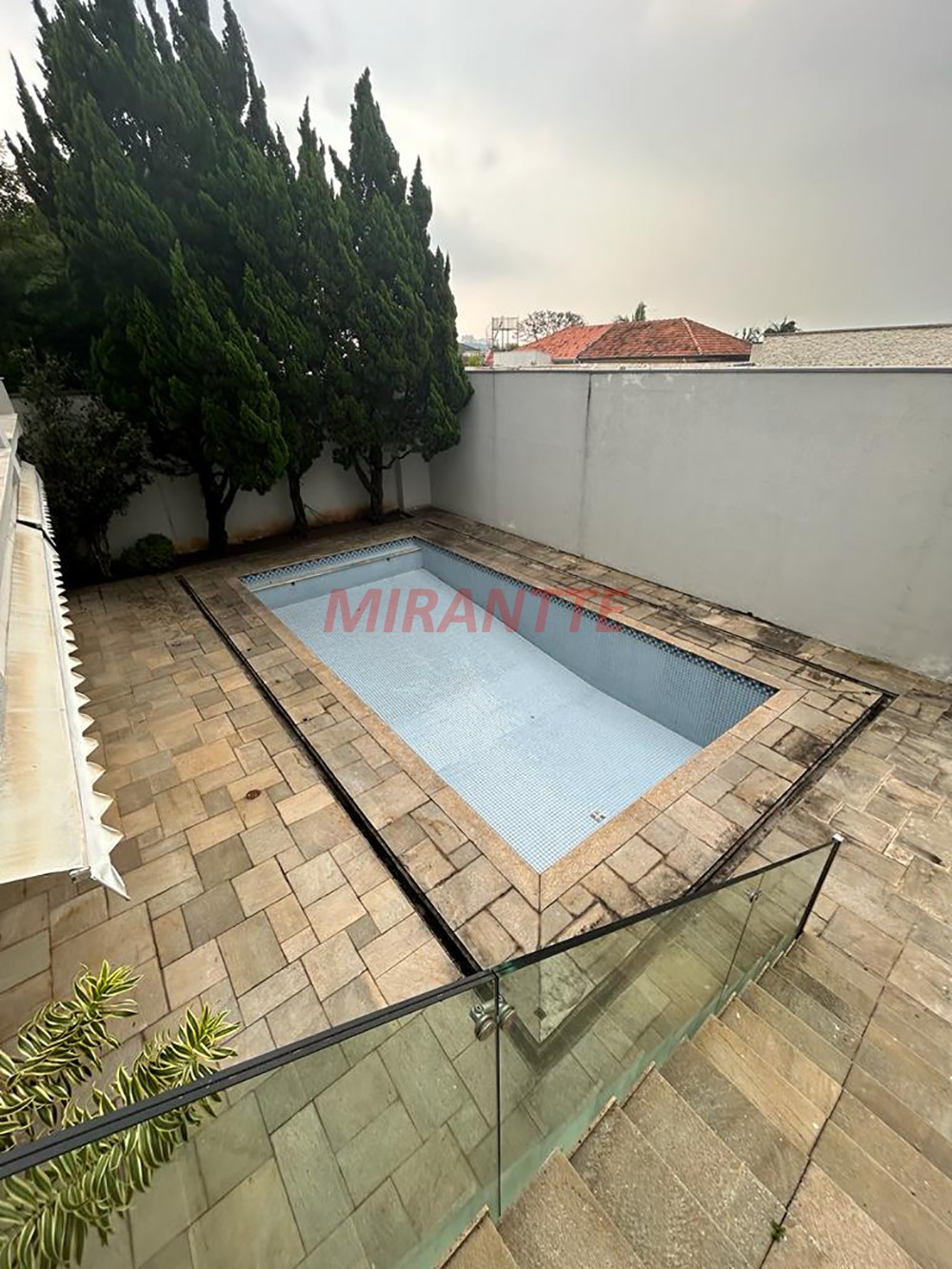 Sobrado de 693m² com 8 quartos em Lapa
