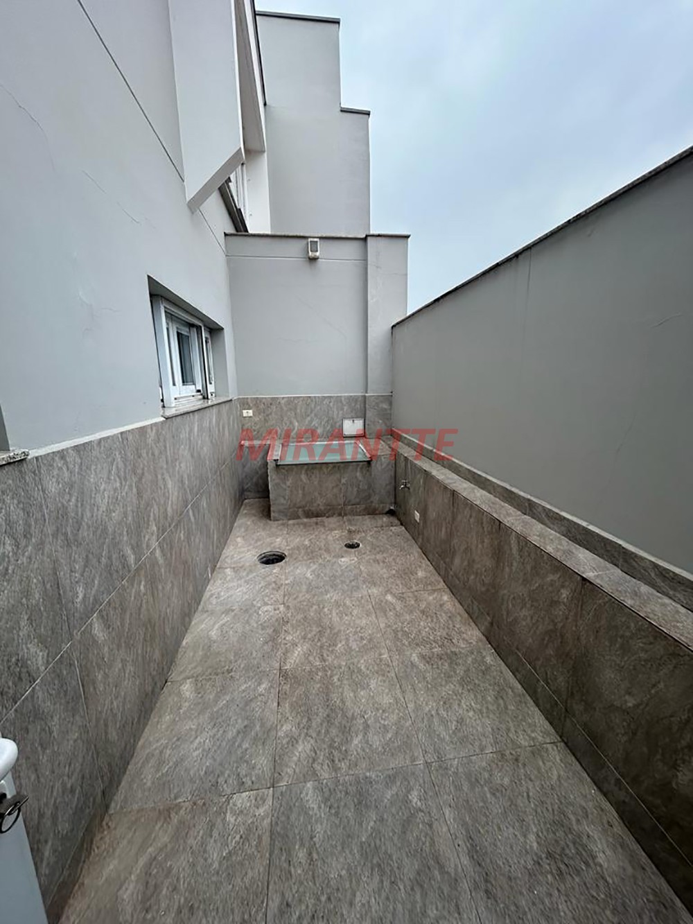 Sobrado de 693m² com 8 quartos em Lapa
