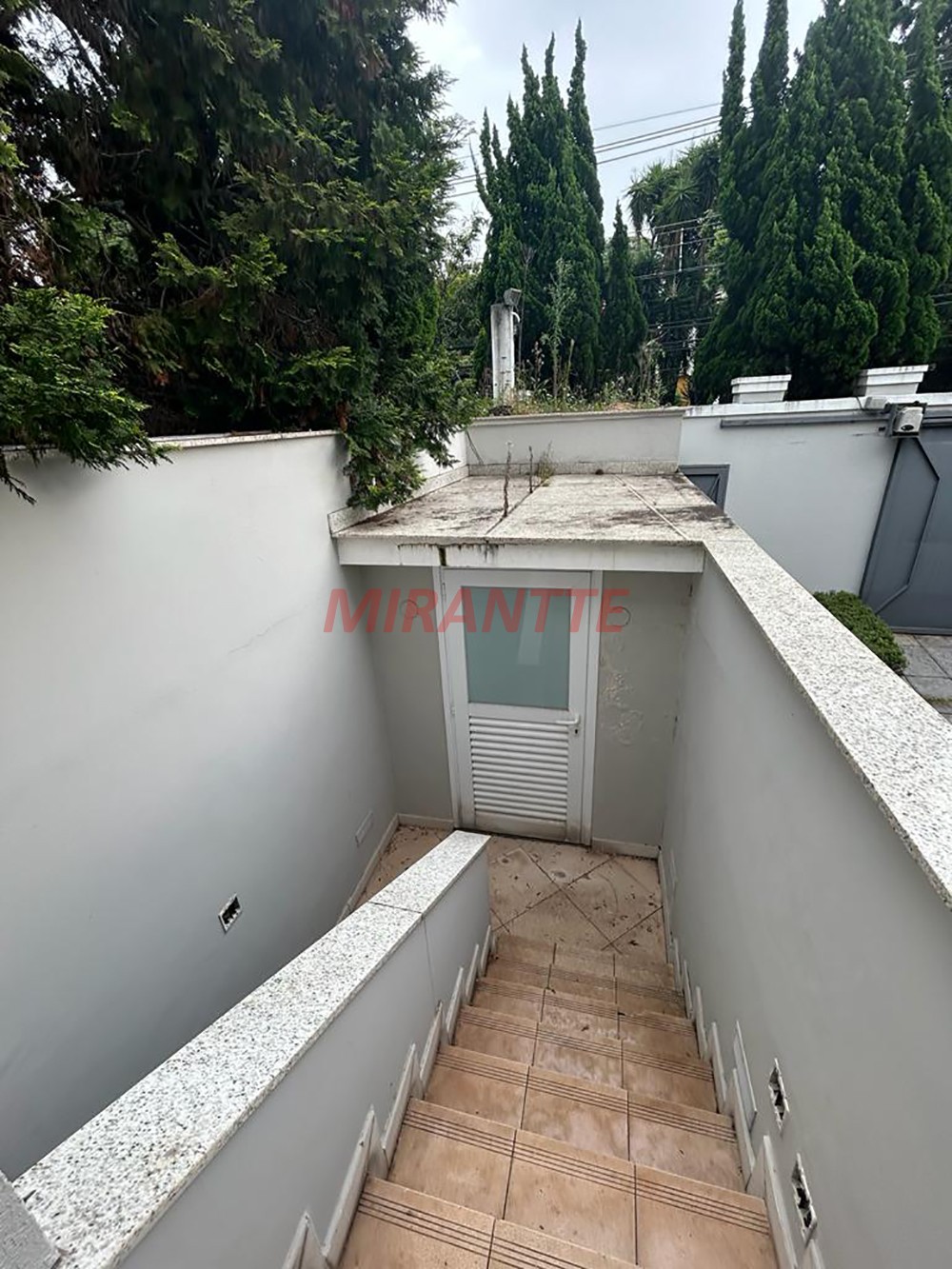 Sobrado de 693m² com 8 quartos em Lapa