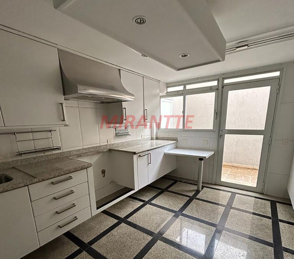 Sobrado de 693m² com 8 quartos em Lapa