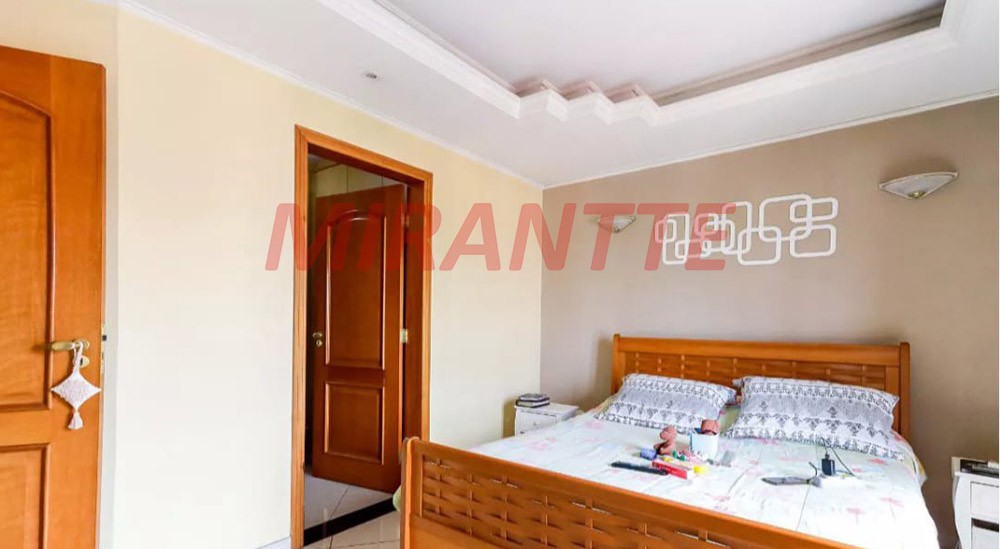 Sobrado de 560m² com 4 quartos em Jardim Guapíra