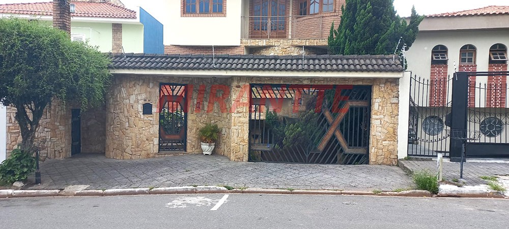 Sobrado de 560m² com 4 quartos em Jardim Guapíra