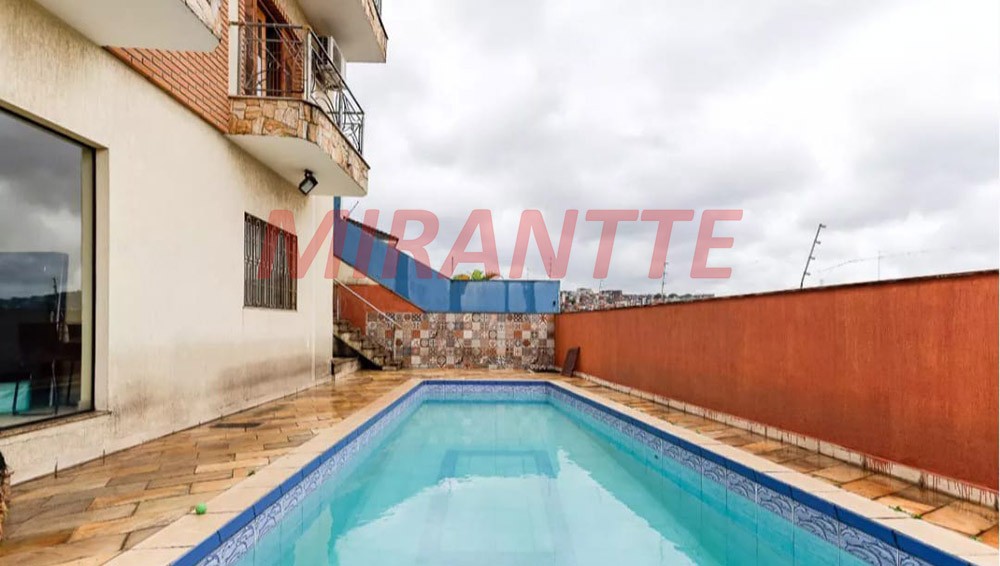 Sobrado de 560m² com 4 quartos em Jardim Guapíra