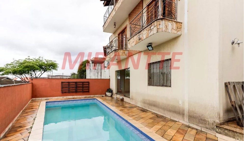 Sobrado de 560m² com 4 quartos em Jardim Guapíra