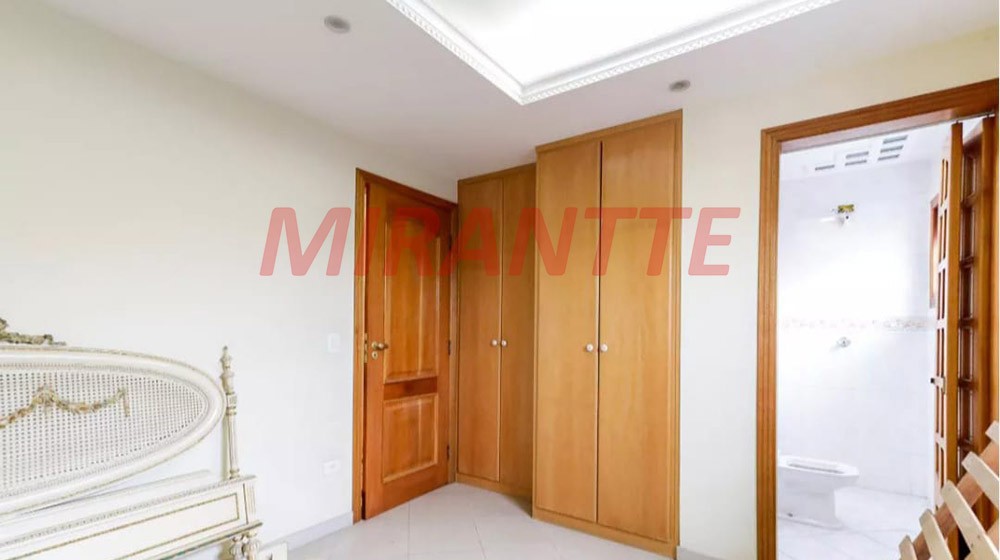 Sobrado de 560m² com 4 quartos em Jardim Guapíra