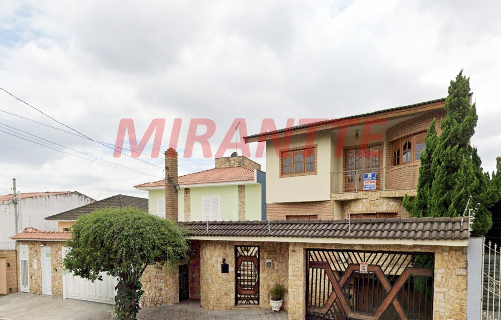 Sobrado de 560m² com 4 quartos em Jardim Guapíra