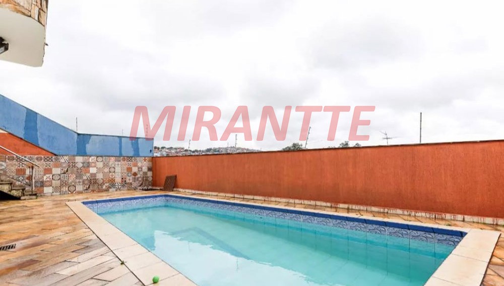 Sobrado de 560m² com 4 quartos em Jardim Guapíra