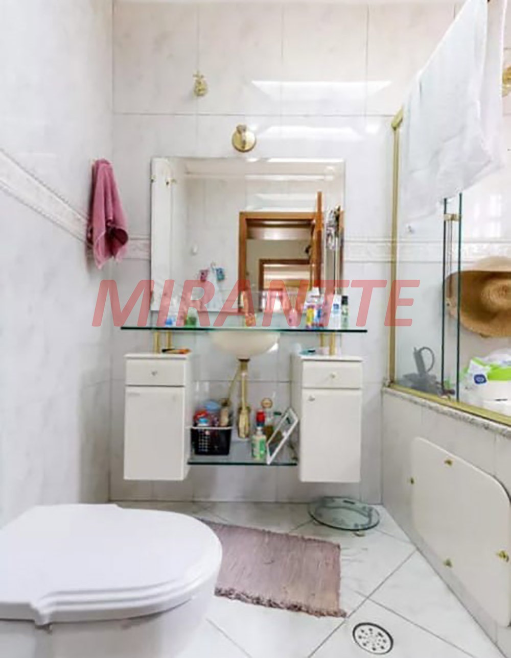 Sobrado de 560m² com 4 quartos em Jardim Guapíra