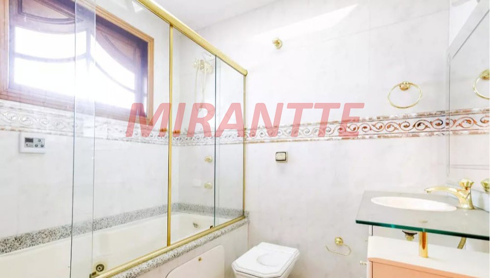 Sobrado de 560m² com 4 quartos em Jardim Guapíra