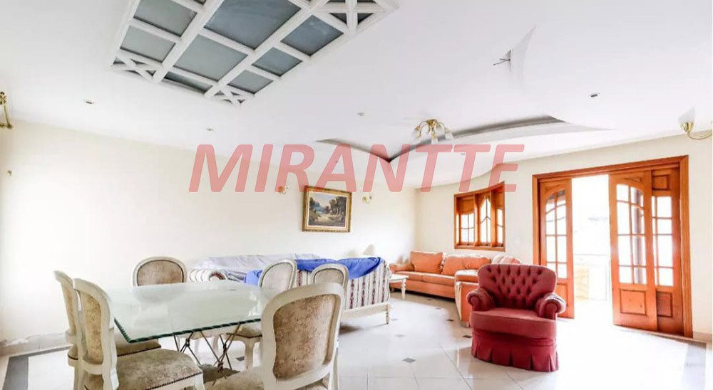 Sobrado de 560m² com 4 quartos em Jardim Guapíra