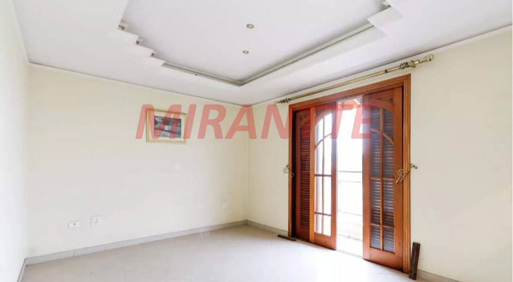 Sobrado de 560m² com 4 quartos em Jardim Guapíra
