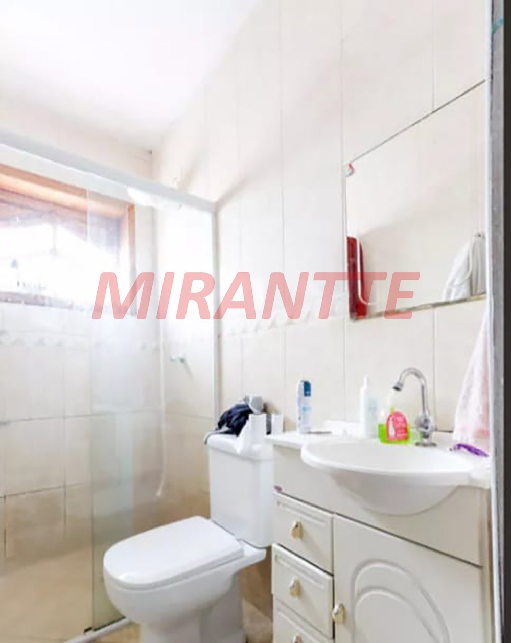 Sobrado de 560m² com 4 quartos em Jardim Guapíra