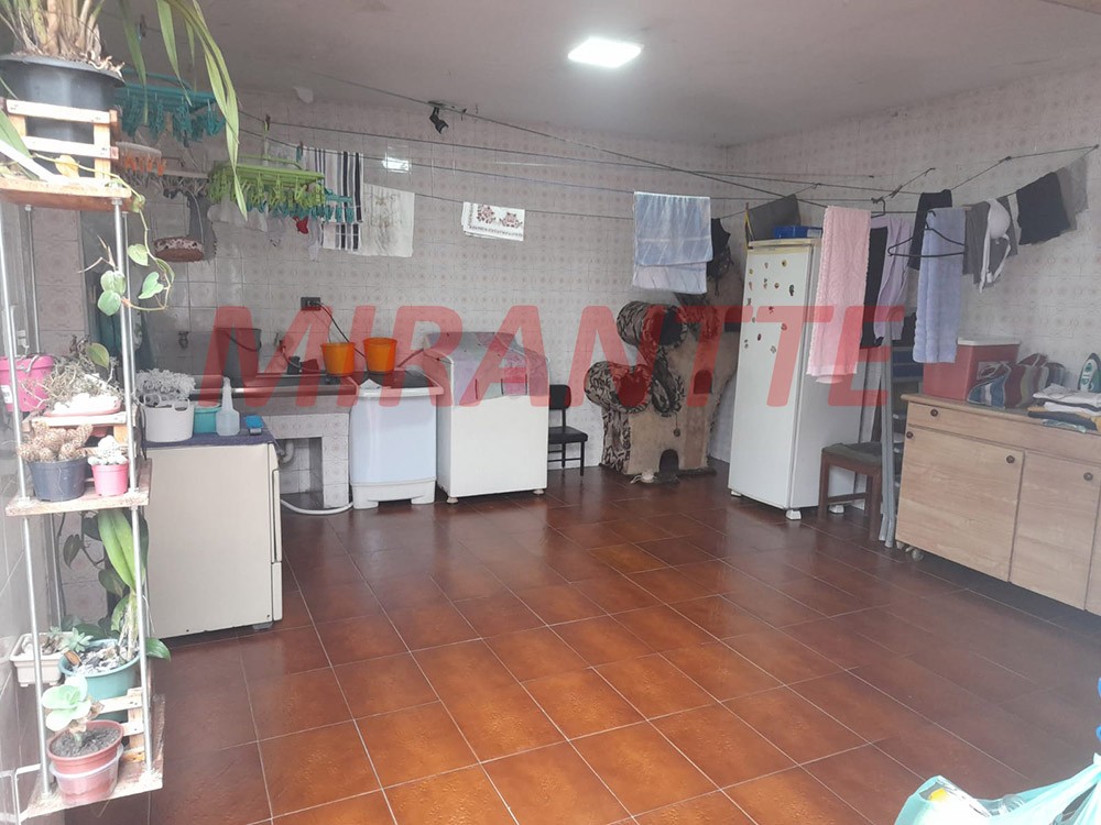Sobrado de 240m² com 6 quartos em Vila Galvão