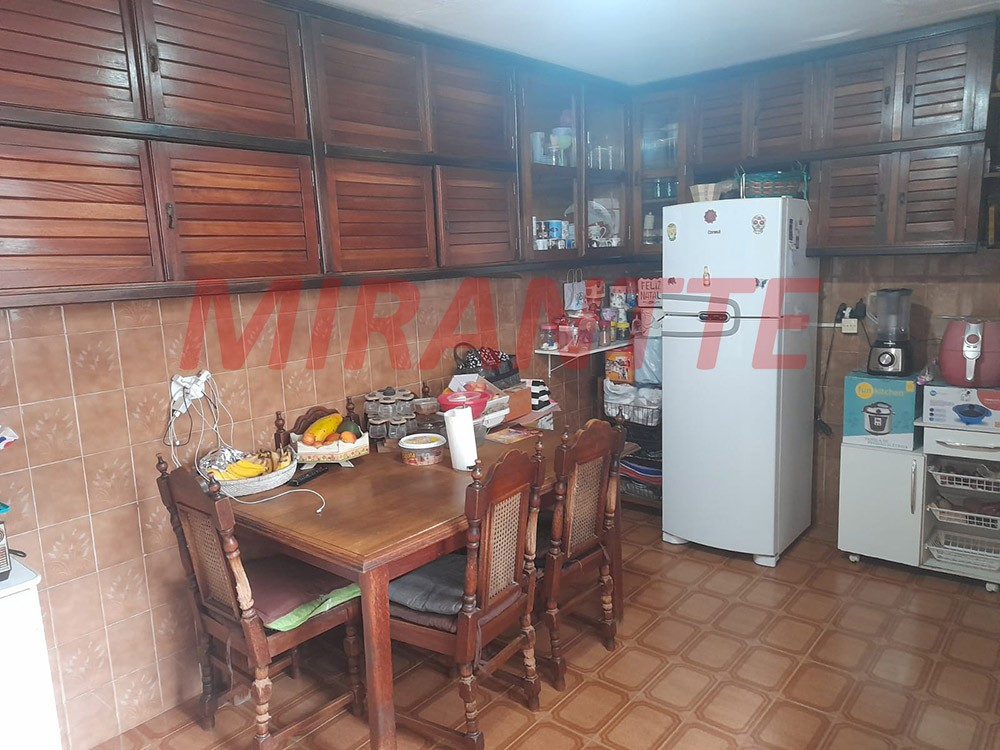 Sobrado de 240m² com 6 quartos em Vila Galvão
