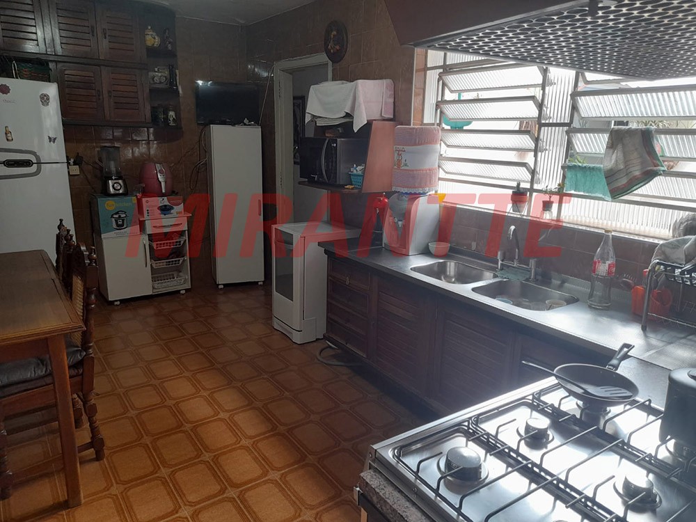 Sobrado de 240m² com 6 quartos em Vila Galvão