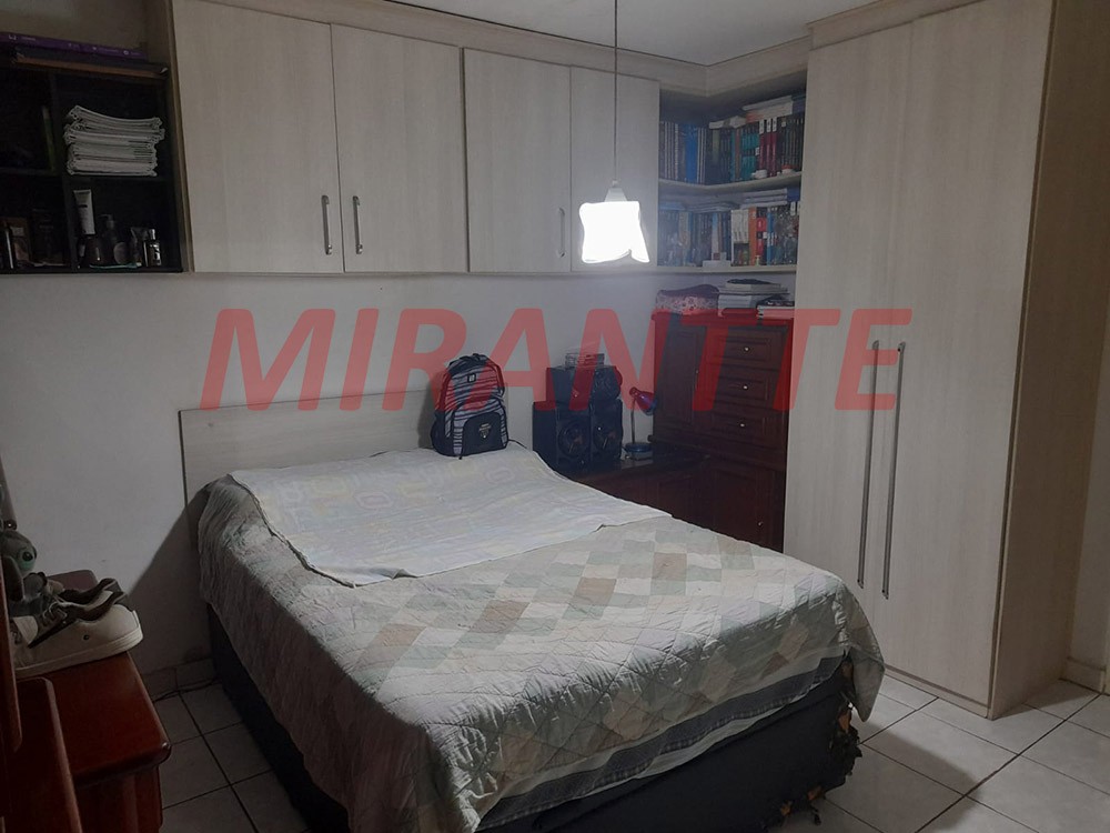 Sobrado de 240m² com 6 quartos em Vila Galvão