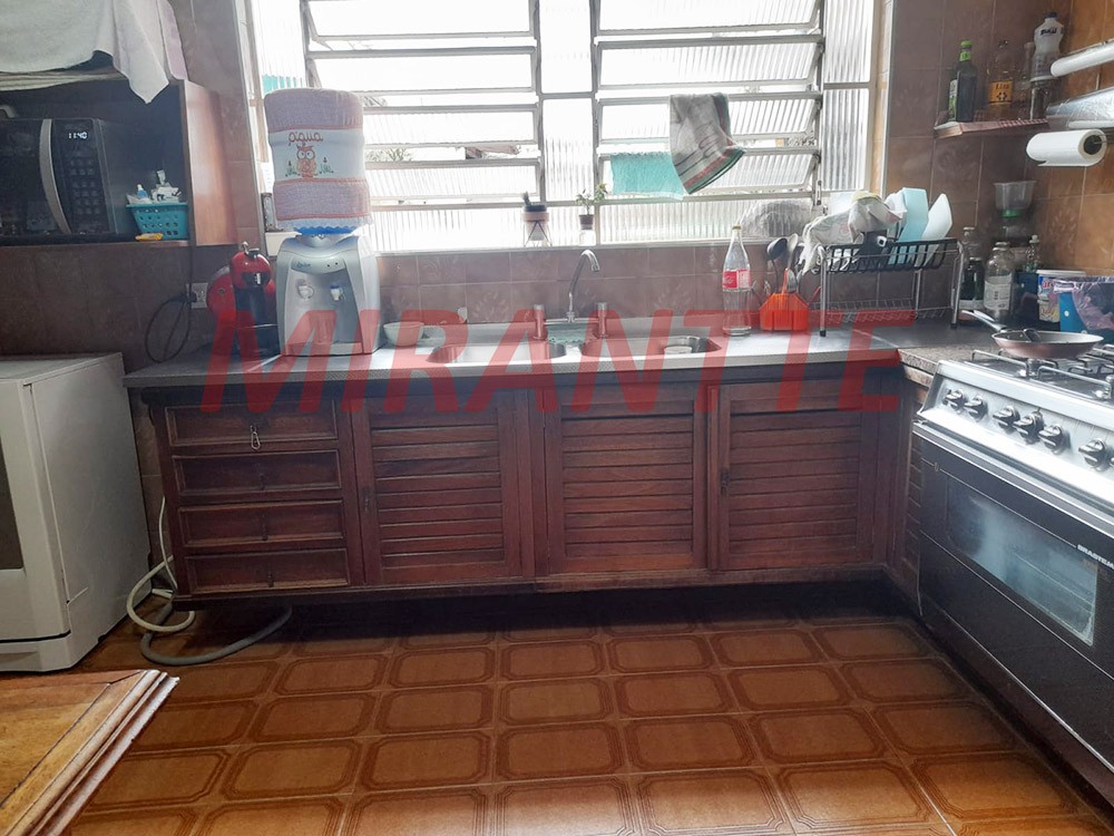 Sobrado de 240m² com 6 quartos em Vila Galvão