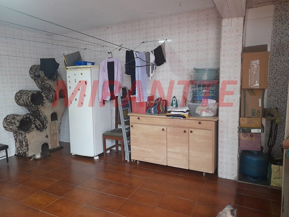 Sobrado de 240m² com 6 quartos em Vila Galvão