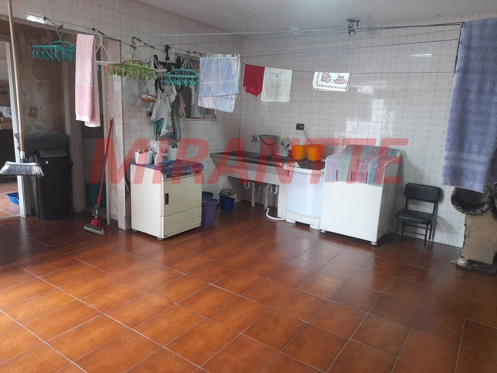 Sobrado de 240m² com 6 quartos em Vila Galvão