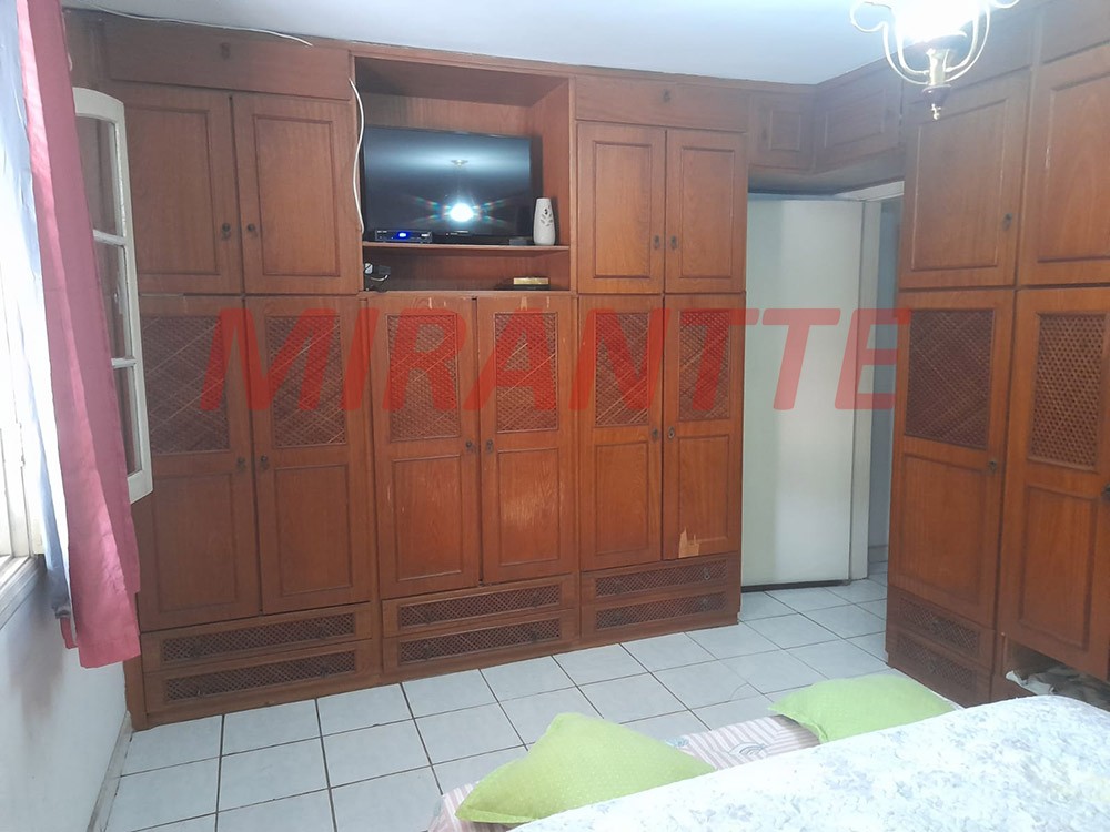 Sobrado de 240m² com 6 quartos em Vila Galvão