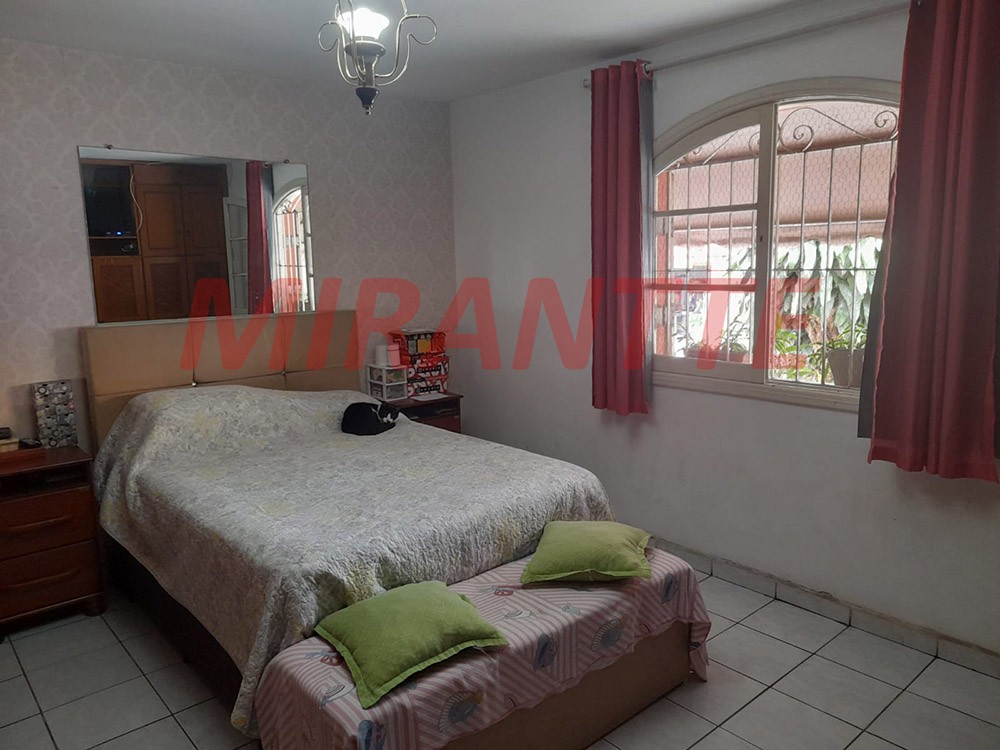 Sobrado de 240m² com 6 quartos em Vila Galvão