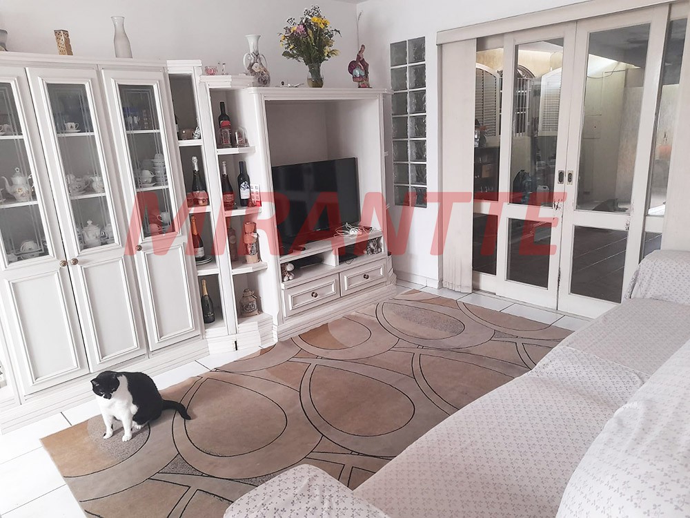 Sobrado de 240m² com 6 quartos em Vila Galvão