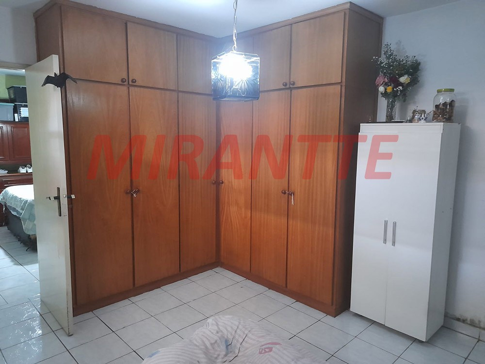Sobrado de 240m² com 6 quartos em Vila Galvão