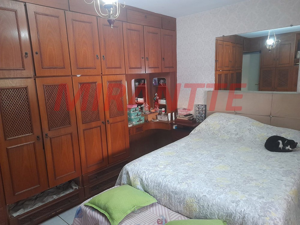 Sobrado de 240m² com 6 quartos em Vila Galvão
