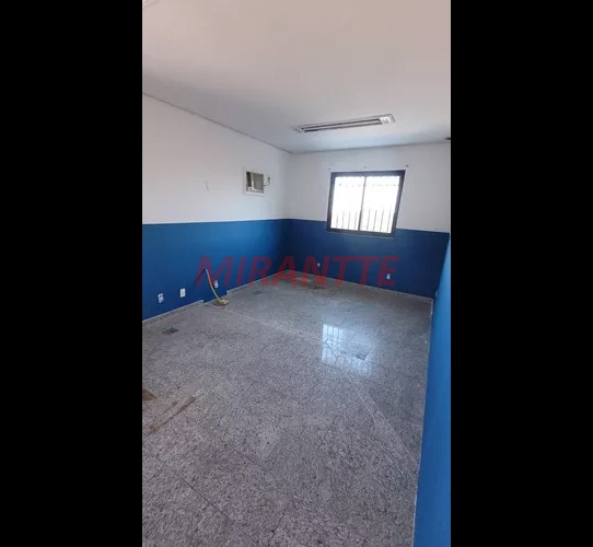 Comercial de 650m² em Limão