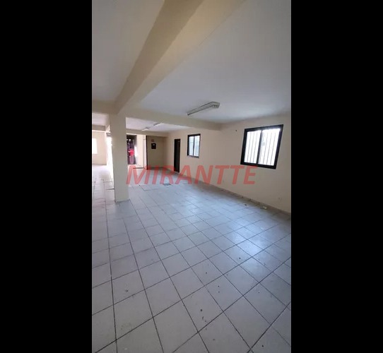 Comercial de 650m² em Limão