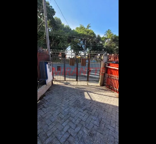Comercial de 650m² em Limão