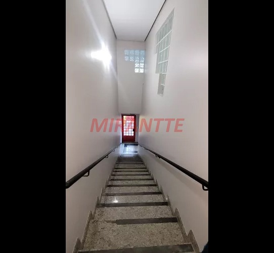 Comercial de 650m² em Limão